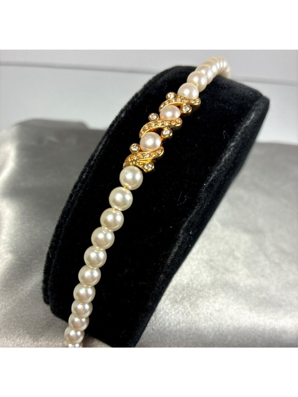 Vintage Napier Faux Pearl Rhinestone Bracelet Gold Tone Signed 7 Inch - Picture 2 of 5